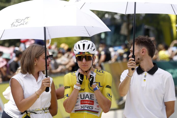 El ciclista eloveno Tadej Pogacar antes de la octava etapa del Tour de Francia entre Perigueux y Bergerac, Francia.EFE/EPA/YOAN VALAT
