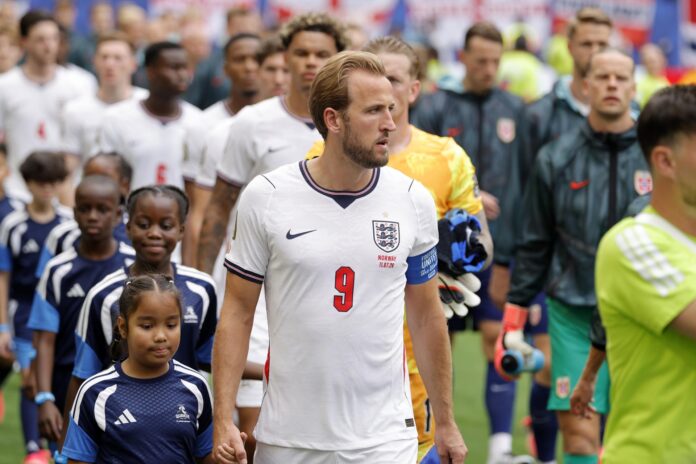 Harry Kane igualó ante Noruega las 120 internacionalidades de Wayne Rooney con Inglaterra, lo que le sitúa como el segundo futbolista que más veces ha representado a los 'Tres Leones'. EFE/EPA/SHAWN THEW
