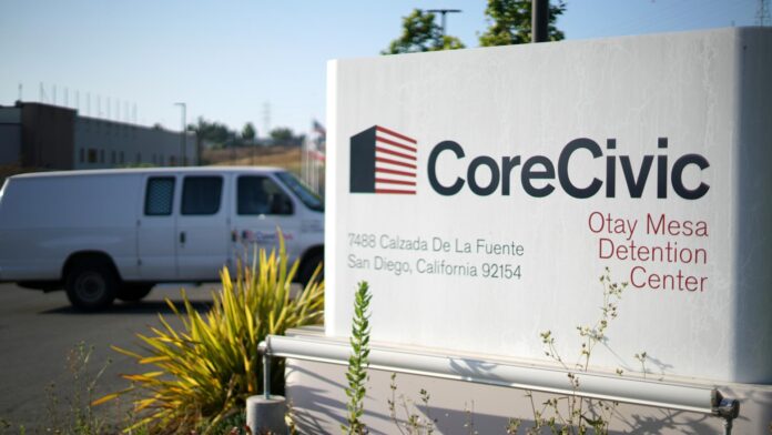Imagen de archivo de la entrada del centro de detenciones de Otay Mesa en San Diego, California. EFE/Manuel Ocaño
