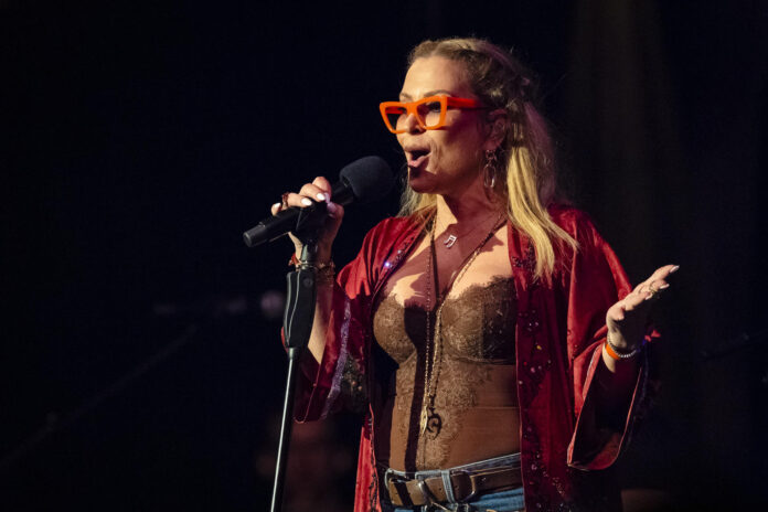 La cantante estadounidense Anastacia durante el concierto del Festival de Cap Roig celebrado este sábado en Palafrugell. EFE/David Borrat
