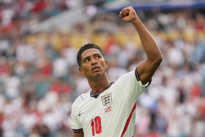 Jude Bellingham, de Inglaterra, celebra un gol en un partido de cuartos de final del Mundial de la FIFA 2026 entre Noruega e Inglaterra en el estadio Hard Rock en Miami (Estados Unidos).  EFE/ Alberto Boal
