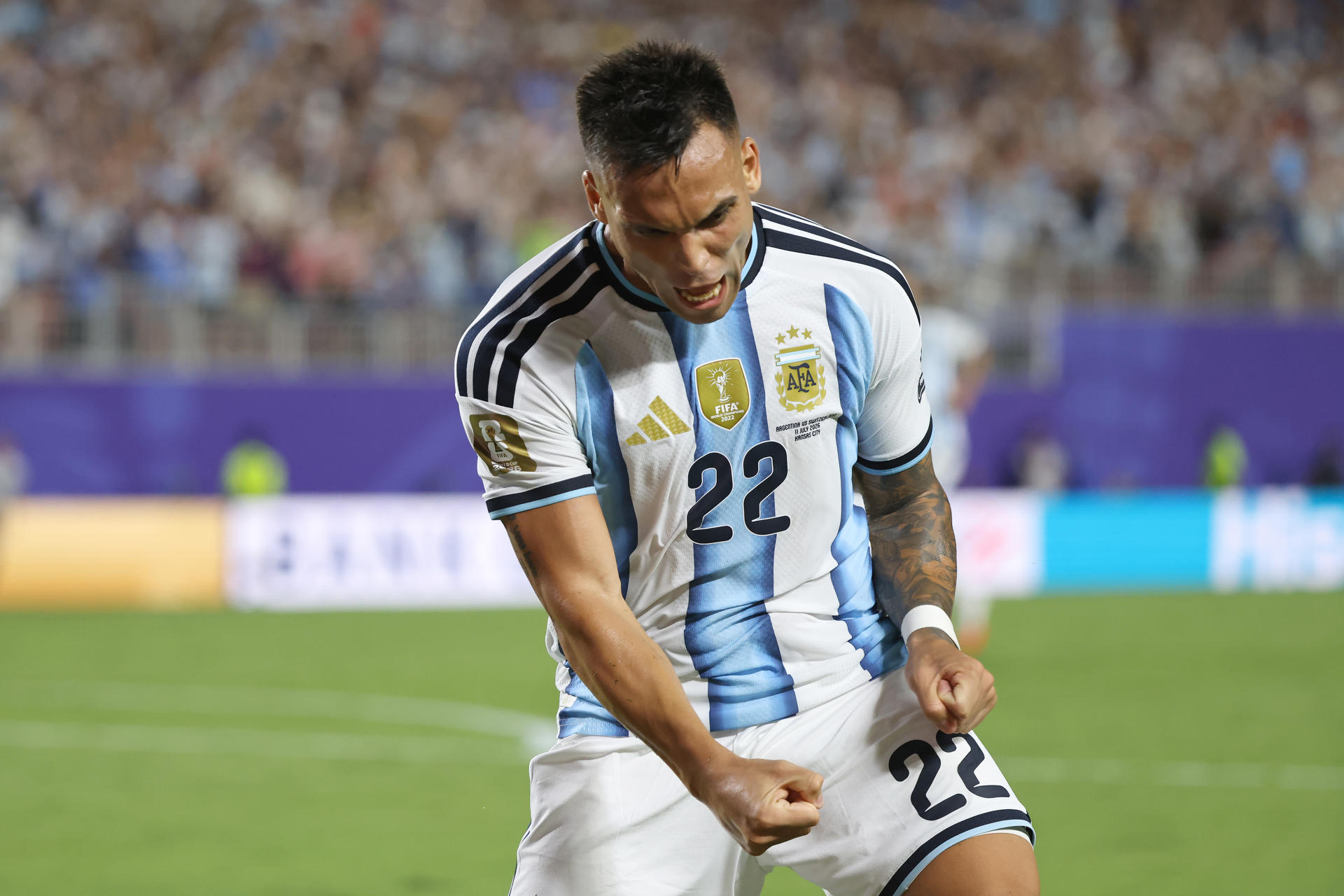Lautaro Martínez, autor este sábado del tercer gol de Argentina en el triunfo sobre Suiza en el partido de cuartos de final que los enfrentó en Kansas City, aseguró, que la virtud de la Albiceleste fue no perder la paciencia por muy complicado que llegó a estar el encuentro. EFE/Kenneth Fernández
