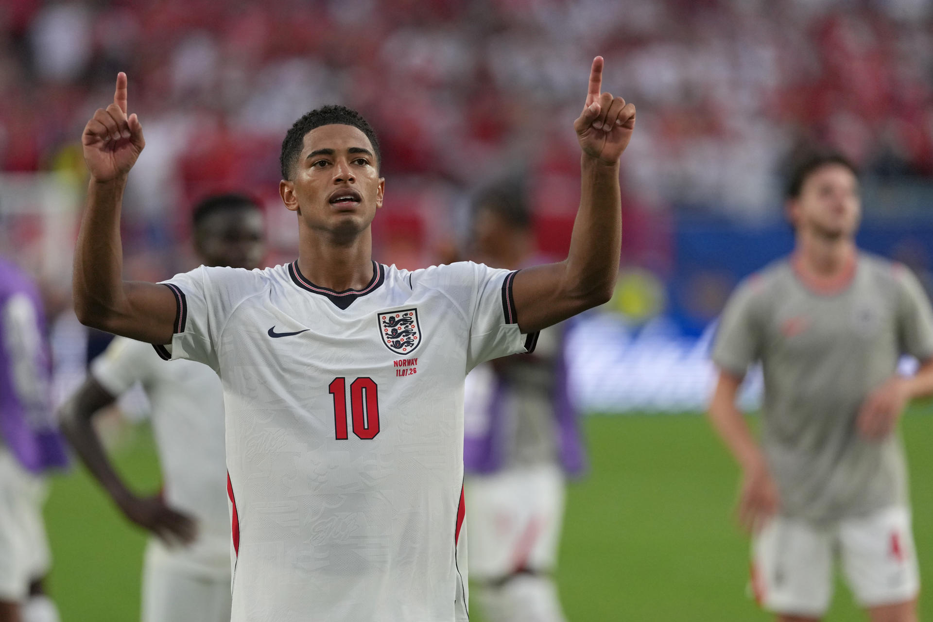 El jugador inglés Jude Bellingham de Inglaterra celebra tras ganar el partido de cuartos de final del Mundial de la FIFA 2026 entre Noruega e Inglaterra en el estadio Hard Rock en Miami (Estados Unidos). EFE/ Octavio Guzmán