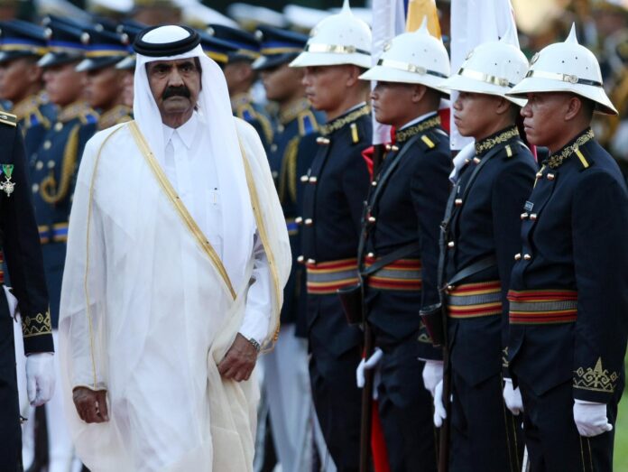 MANILA - Imagen de archivo del exemir de Catar, Hamad bin Khalifa Al Thani, durante una visita de Estado a Filipinas en abril de 2012. EFE/EPA/FRANCIS R. MALASIG
