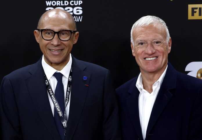 El seleccionador francés Didier Deschamps (d) y el presidente de la Federación Francesa de Fútbol (FFF), Philippe Diallo. en foto de archivo de WILL OLIVER. EFE/EPA
