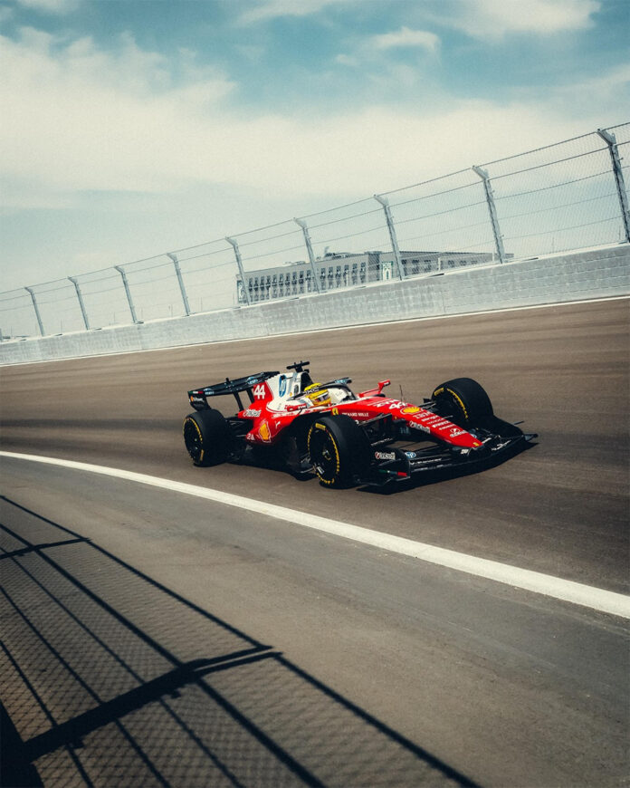 Fotografía del pasado 9 de julio, en la que puede verse a los pilotos Lewis Hamilton y Charles Leclerc probando jueves sus Ferrari sobre el inédito asfalto del trazado de 'Madring', circuito que aterriza por primera vez esta temporada en el campeonato de Fórmula Uno (F1) para acoger el Gran Premio de España, previsto en el calendario del próximo 11 al 13 de septiembre. EFE/MADRING *Sólo uso editorial*
