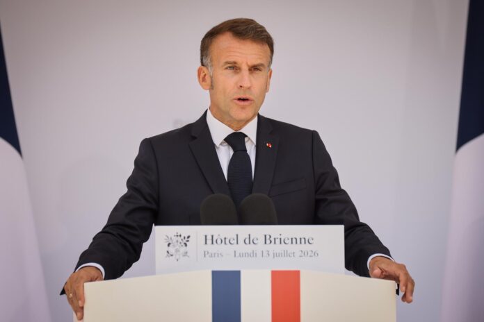 El presidente francés, Emmanuel Macron, en su tradicional discurso a las Fuerzas Armadas, en la víspera de la Fiesta Nacional del 14 de Julio. EFE/EPA/THOMAS PADILLA / POOL MAXPPP OUT
