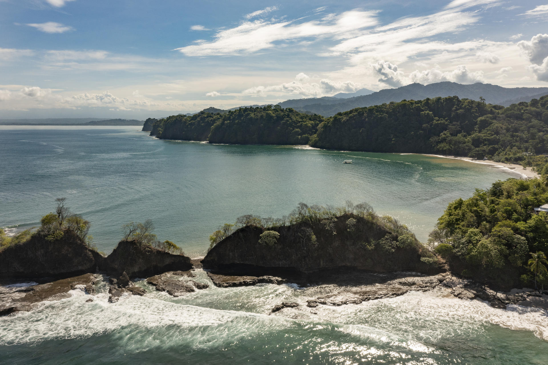 Fotografía del 5 de junio de 2026 cedida por Alexander Otárola del Pacífico en la provincia de Puntarenas, Costa Rica, que forma parte del Pacífico Este Tropical, una vasta zona marina considerado como un corredor biológico de vital importancia para especies como ballenas, tortugas, tiburones y atunes. EFE/ Alexander Otárola
