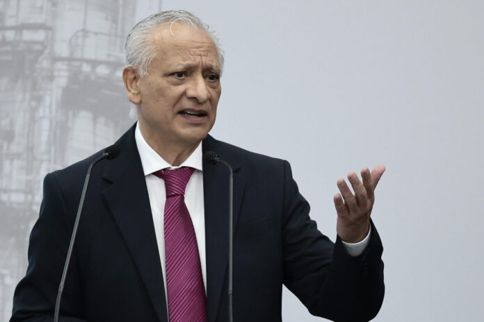 Fotografía de archivo del exdirector general de Petróleos Mexicanos (Pemex), Víctor Rodríguez Padilla. EFE/José Méndez
