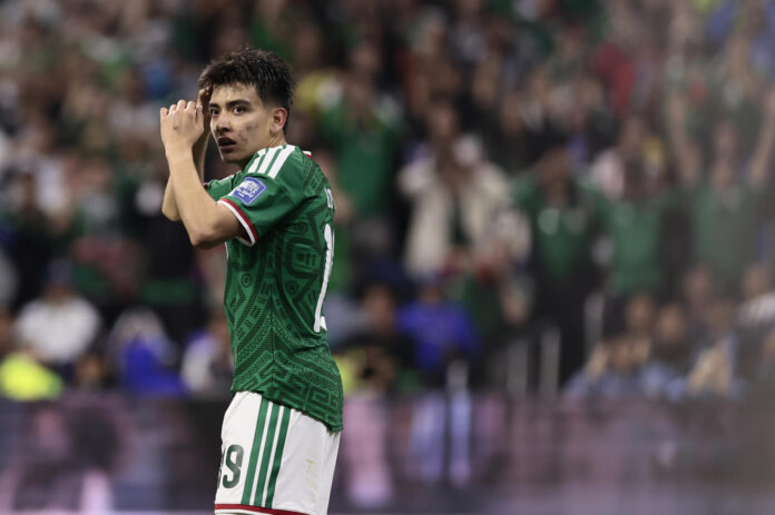 Gilberto Mora de México reacciona en un partido de los dieciseisavos de final de la FIFA 2026 entre México y Ecuador, en el estadio Azteca en la Ciudad de México (México). Imagen de archivo. EFE/ José Méndez
