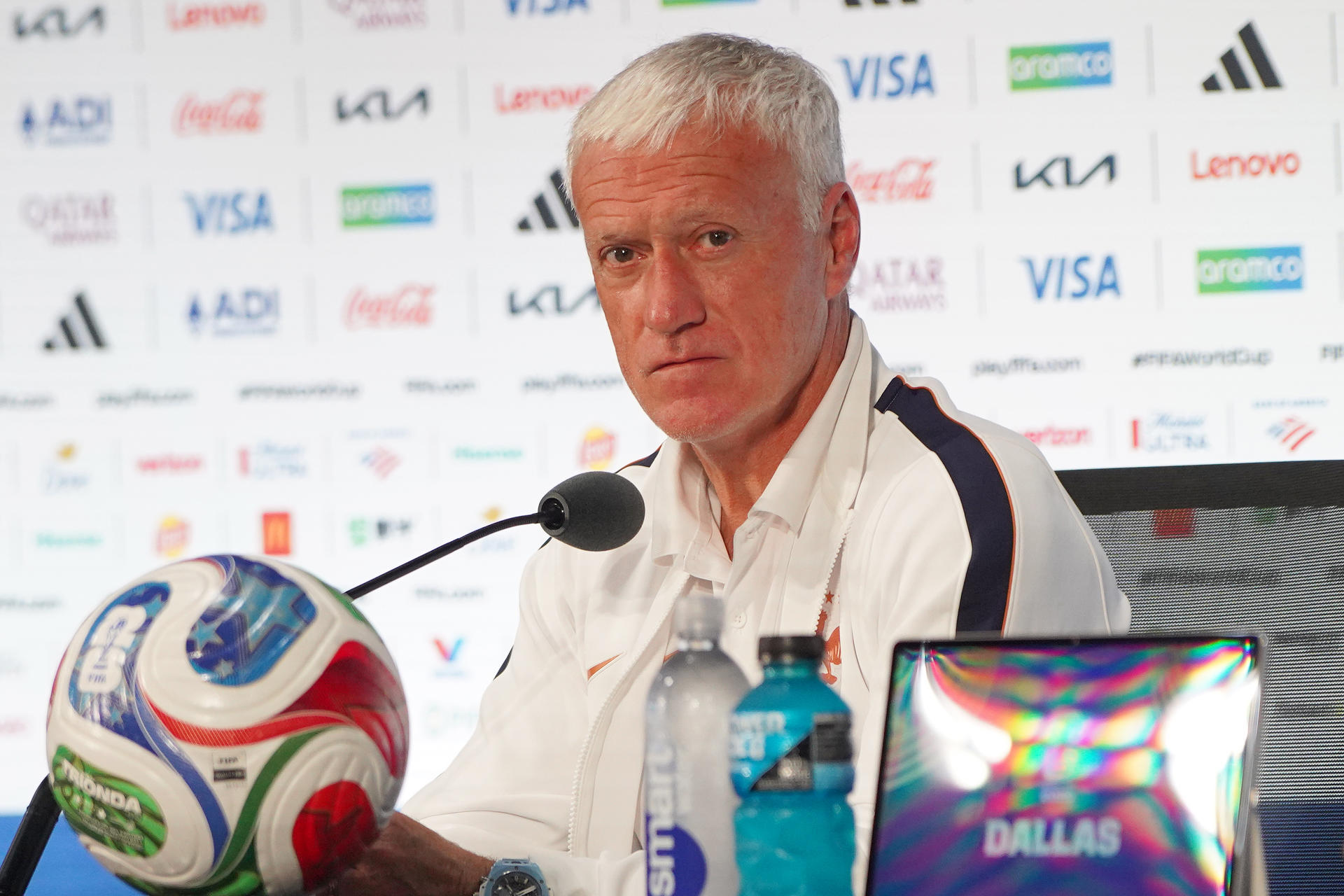 Didier Deschamps, técnico de la selección de Francia, afirmó que, para él, España, su rival de este martes en la primea semifinal del Mundial, "es favorita", tal y como aseguró al principio de la competición. EFE/ Kenneth Fernández