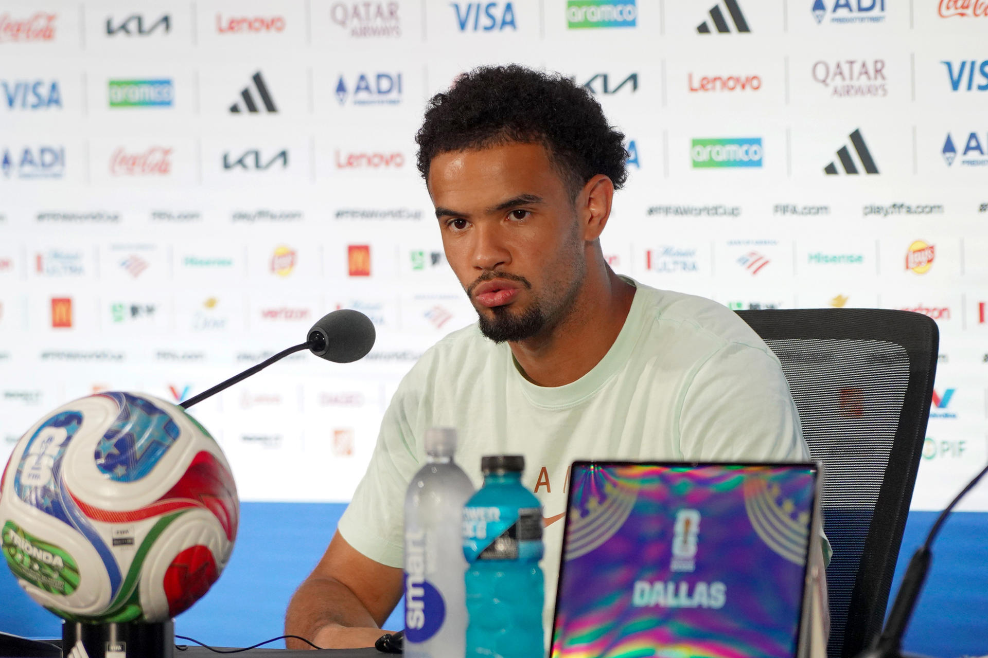 Warren Zaïre-Emery declaró este lunes en Dallas que la selección de Francia es “un grupo unido” y “de todas las razas”. EFE/ Kenneth Fernández. EFE/ Kenneth Fernández
