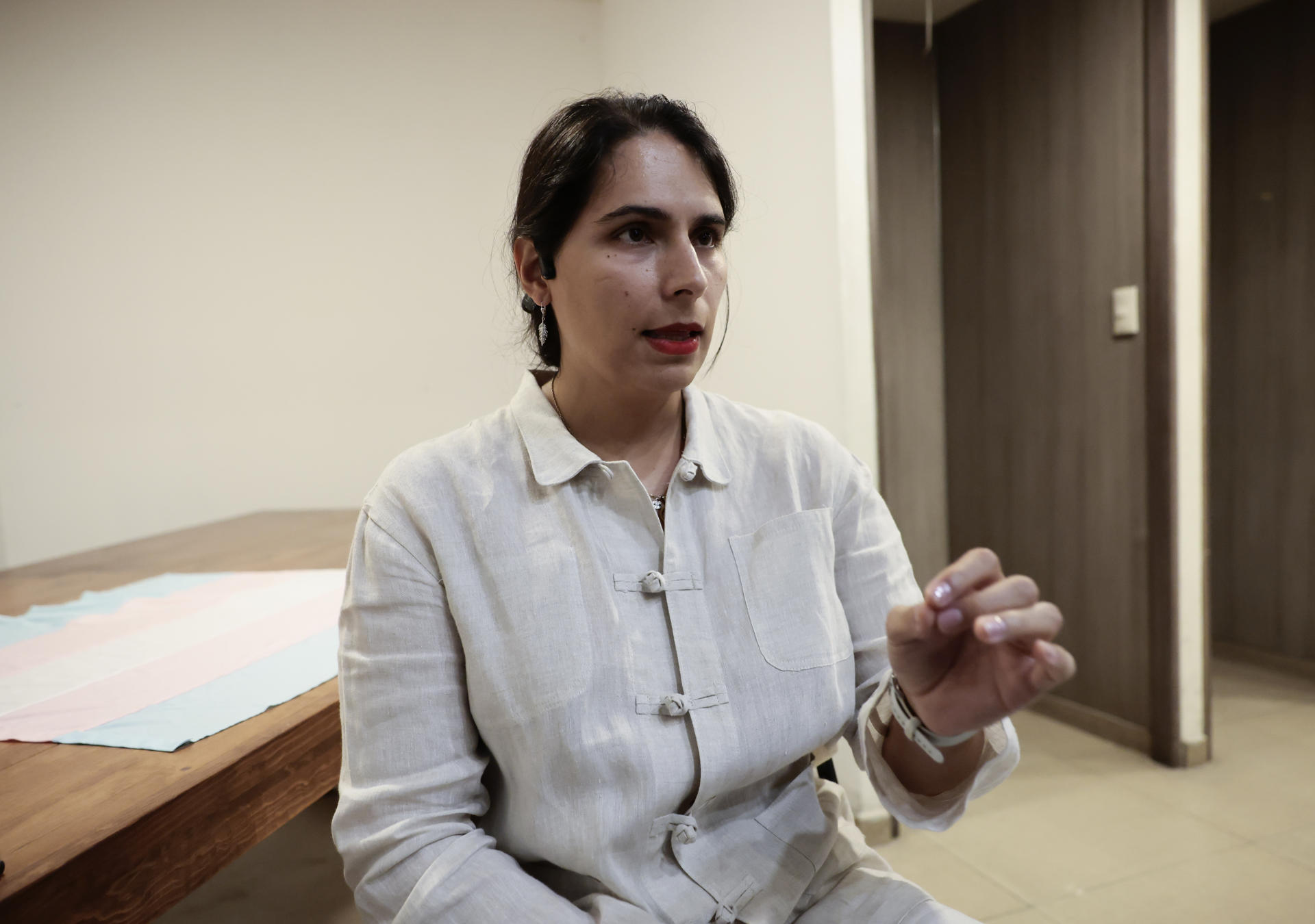 La directora general de Transsalud, la doctora Daniela Muñoz Jiménez, habla durante la presentación de las Guías de Atención Latinoamericana para la Salud Trans (GALA) este lunes, en Ciudad de México (México). EFE/José Méndez
