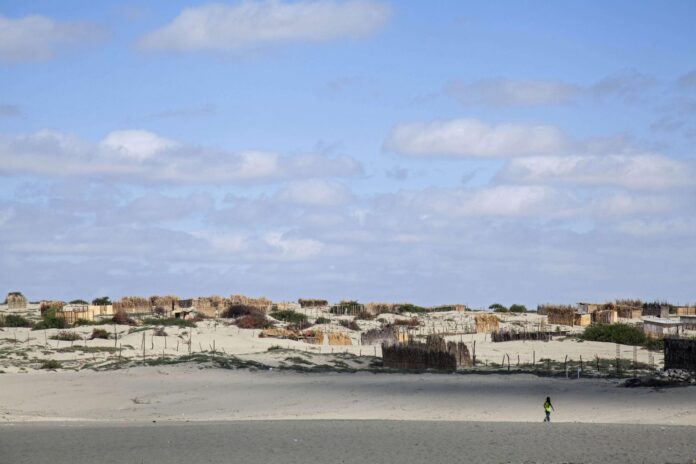 Fotografía de archivo en la que se captó una vista general de un campamento en la región de Piura (Perú). EFE/Eduardo Cavero
