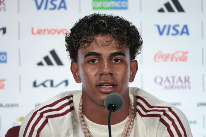 Lamine Yamal, de España, en una rueda de prensa este lunes, previo al partido de semifinales del Mundial 2026 ante Francia en Dallas (EE.UU.). EFE/Lavandeira Jr
