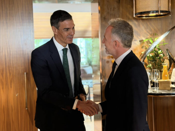 Imagen compartida en su cuenta oficial de X por el alcalde de París, Emmanuel Grégoire (d), de su encuentro con el presidente del Gobierno español, Pedro Sánchez, celebrado este martes en París antes del desfile militar por la Fiesta Nacional de Francia. EFE/ Emmanuel Grégoire en X - SOLO USO EDITORIAL/SOLO DISPONIBLE PARA ILUSTRAR LA NOTICIA QUE ACOMPAÑA (CRÉDITO OBLIGATORIO) -
