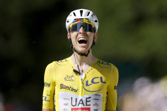 El maillot amarillo el esloveno Tadej Pogacar, del equipo UAE Team Emirates XRG, en la décima etapa con final en Le Lioran Francia. EFE/EPA/GUILLAUME HORCAJUELO
