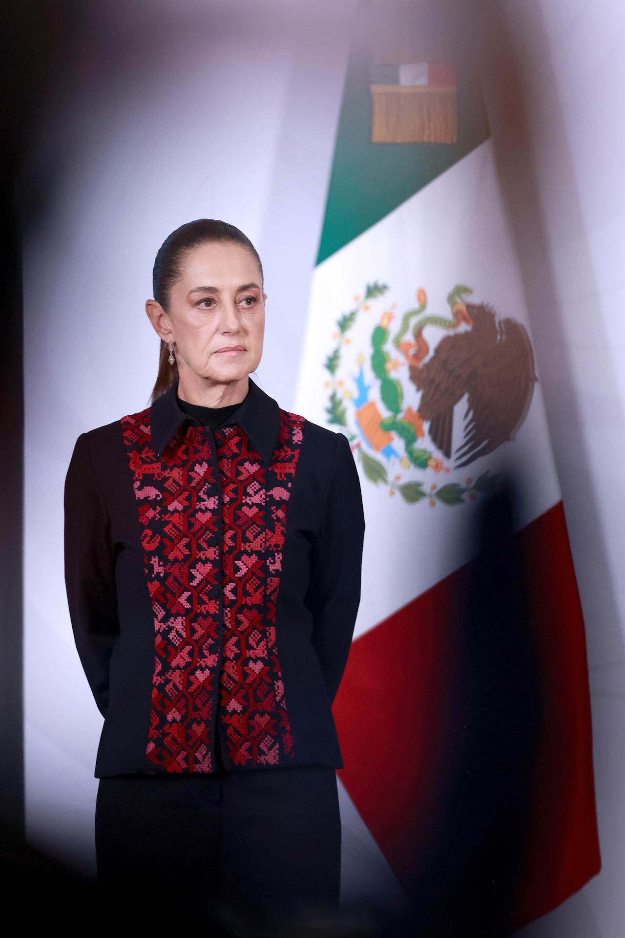 La presidenta de México, Claudia Sheinbaum, participa en una rueda de prensa este martes en Palacio Nacional de la Ciudad de México (México). EFE/Mario Guzmán
