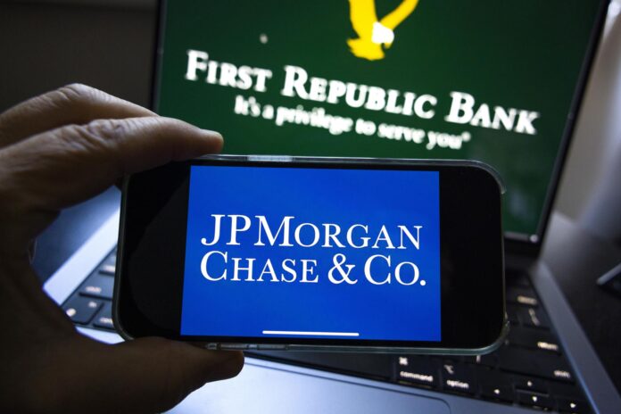 Fotografía de archivo de una ilustrativa muestra el logo corporativo de JP Morgan Chase & Co. EFE/EPA/JIM LO SCALZO

