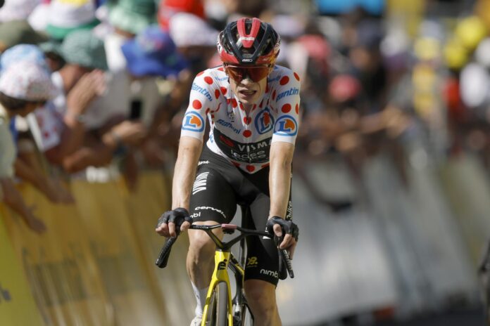 El danés Jonas Vingegaard (Visma Lease a Bike) en la décima etapa con final en Le Lioran, Francia. EFE/EPA/GUILLAUME HORCAJUELO
