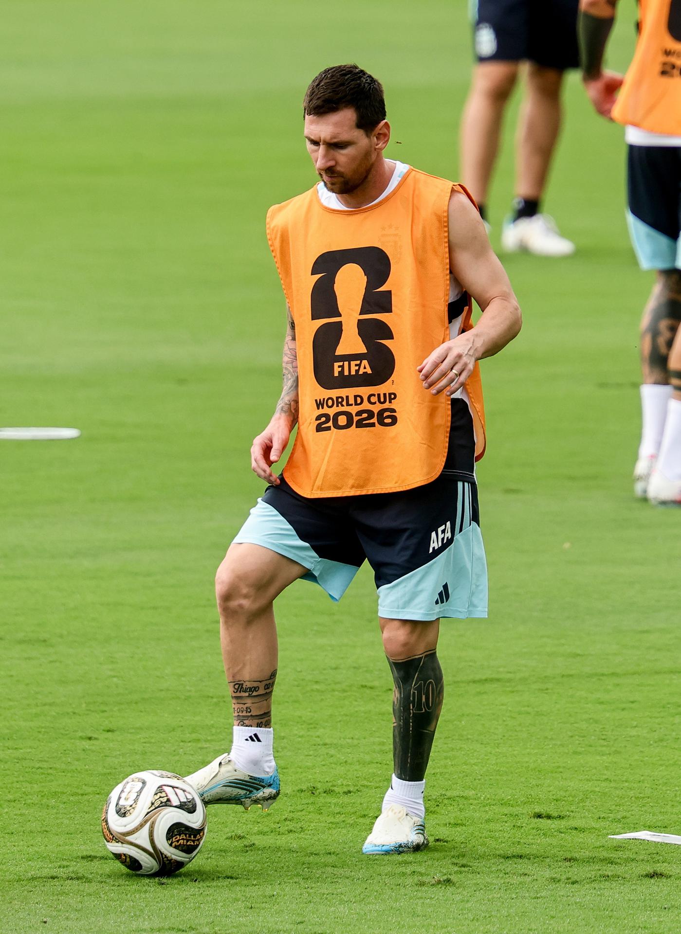 El jugador de la selección argentina de fútbol Lionel Messi asiste a una sesión de entrenamiento del equipo en Marietta, Georgia (EE.UU.), EFE/RONALD WITTEK