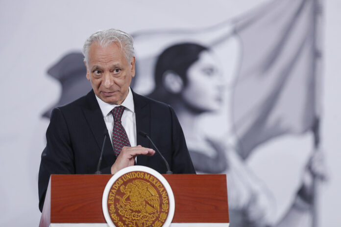 Imagen de archivo del exdirector de Petróleos Mexicanos (Pemex) Víctor Rodríguez Padilla. EFE/Isaac Esquivel
