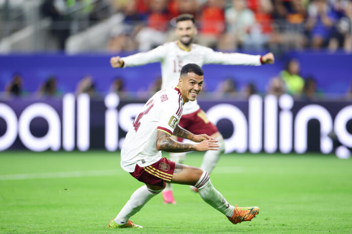 Pedro Porro de España celebra un gol este martes, en el partido de semifinales del Mundial de la FIFA 2026 entre Francia y España en el estadio AT&T en Arlington (Estados Unidos). EFE/ Carlos Ramírez
