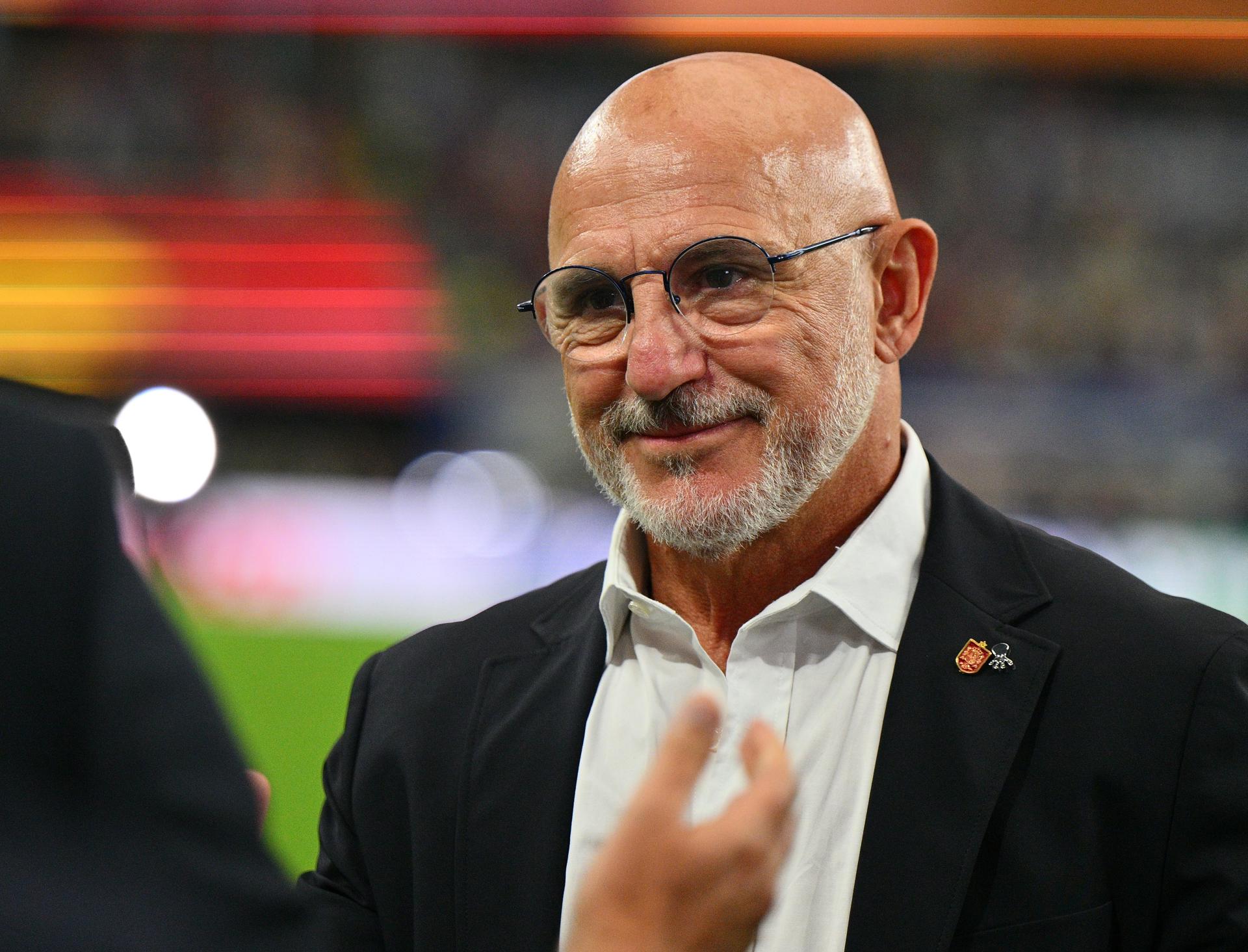 El seleccionador español, Luis De la Fuente, es entrevistado tras ganar el partido de semifinales del Mundial 2026 entre Francia y España en Dallas (EE.UU.). EFE/SAM WASSON