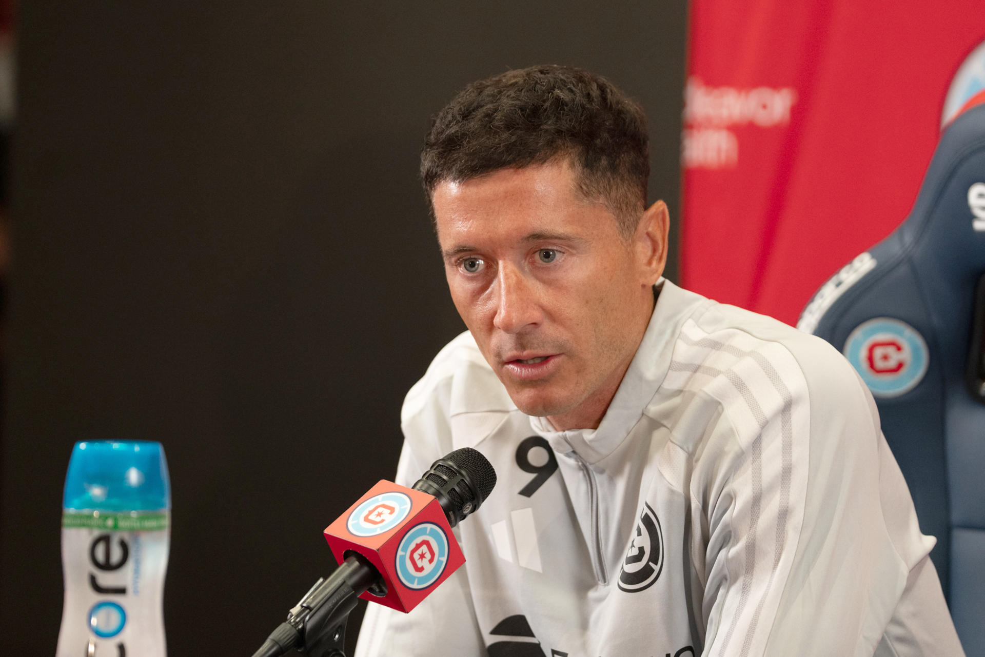 El delantero polaco Robert Lewandowski, durante su presentación como nuevo jugador del Chicago Fire. EFE/Martín Murillo
