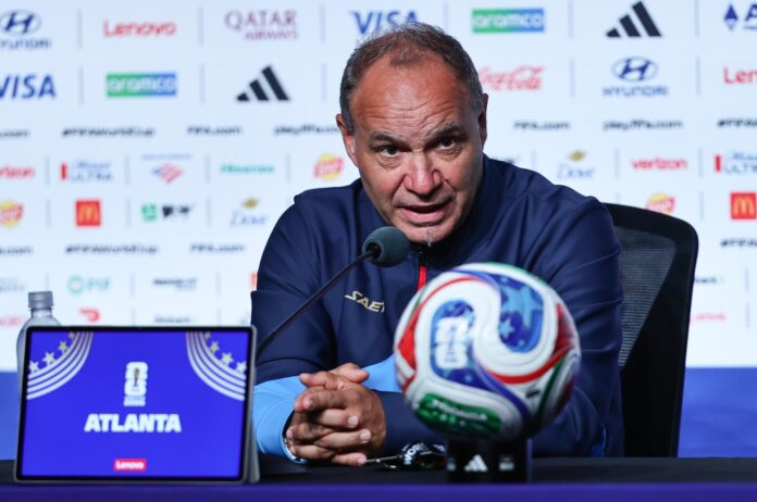 La Federación Haitiana de Fútbol (FHF) anunció este martes la salida, de mutuo acuerdo, del seleccionador francés Sébastien Migné, después de la eliminación de la selección caribeña en la fase de grupos del Mundial de 2026. Archivo: EFE/EPA/RONALD WITTEK
