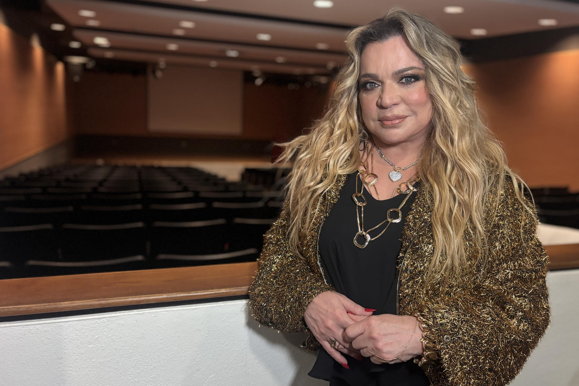 La cantante puertorriqueña Ednita Nazario posa durante la presentación de su nuevo álbum 'FuegoAlmaVida' este martes, en San Juan (Puerto Rico). EFE/ Esther Alaejos
