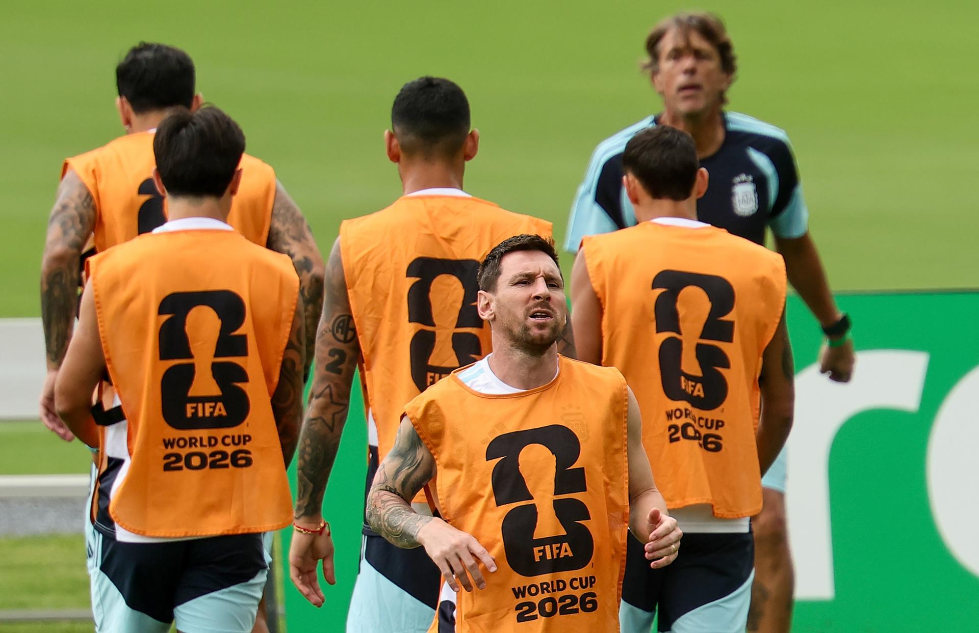 El jugador de la selección argentina de fútbol Lionel Messi en una sesión de entrenamiento del equipo en Marietta, Georgia, EE. UU. EFE/EPA/RONALD WITTEK
 
//////////
 
Marietta (United States), 14/07/2026.- Argentina’s national soccer team player Lionel Messi attends a training session of the team in Marietta, Georgia, USA, 14 July 2026. Argentina will face England on 15 July in a FIFA World Cup 2026 semifinals match. (Mundial de Fútbol) EFE/EPA/RONALD WITTEK
