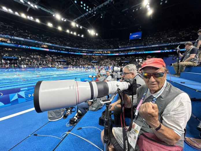 A sus 85 años, el italiano Giuliano Bevilacqua, autor de la icónica fotografía de la 'Mano de Dios' en el gol del argentino Diego Armando Maradona ante Inglaterra en el Mundial México 1986, buscará otra este domingo en la final del Mundial en Nueva York otra imagen inmortal, tal y como confesó en una entrevista con EFE. Afincado desde hace décadas en Alicante, el veterano fotoperiodista vive su decimosexto campeonato del mundo, con una trayectoria de más de sesenta años detrás, que incluye treinta ediciones de Juegos Olímpicos entre verano e invierno y muchos de los grandes acontecimientos deportivos de las últimas décadas. EFE/Cedida por Giuliano Bevilacqua***SOLO USO EDITORIAL/SOLO DISPONIBLE PARA ILUSTRAR LA NOTICIA QUE ACOMPAÑA (CRÉDITO OBLIGATORIO)***
