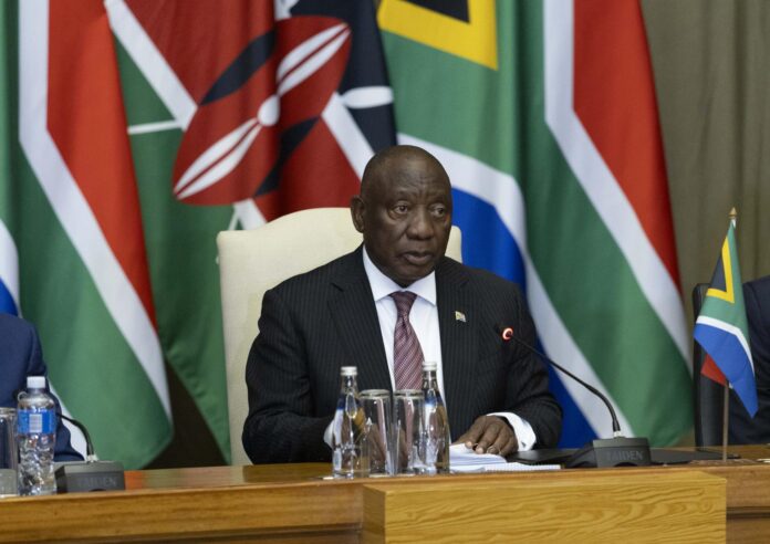 FOTO ARCHIVO. El presidente sudafricano, Cyril Ramaphosa, durante una rueda de prensa en Pretoria, Sudáfrica. EFE/EPA/KIM LUDBROOK
