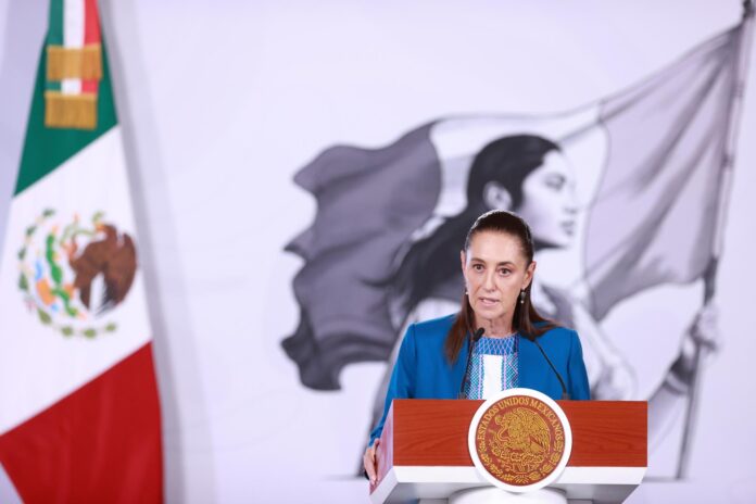 La presidenta de México, Claudia Sheinbaum, habla durante una rueda de prensa este miércoles, en el Palacio Nacional de Ciudad de México (México). EFE/ Mario Guzmán
