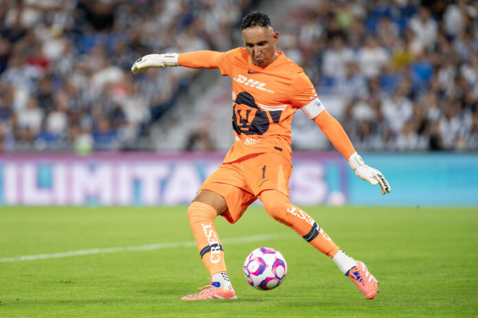 Keilor Navas de Pumas controla el balón durante un partido en el estadio BBVA, Guadalupe (México). Imagen de archivo. EFE/ Miguel Sierra
