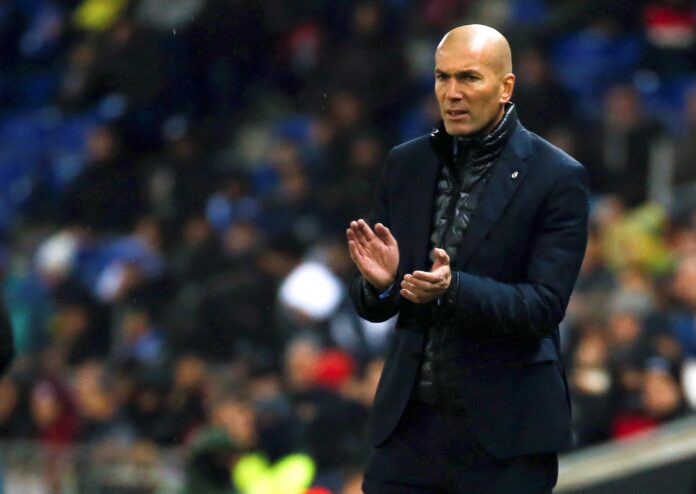 Zinedine Zidane se perfila como el primer candidato a ocupar el banquillo de la selección de Francia. Archivo: EFE/Enric Fontcuberta.
