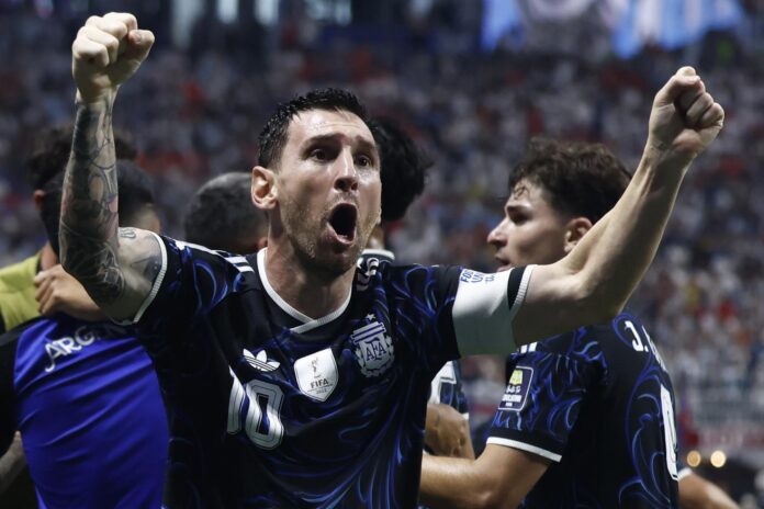 Lionel Messi en el partido de semifinales del Mundial de la FIFA 2026 entre Inglaterra y Argentina en el estadio Mercedes-Benz en Atlanta (Estados Unidos).. EFE/EPA/WILL OLIVER

