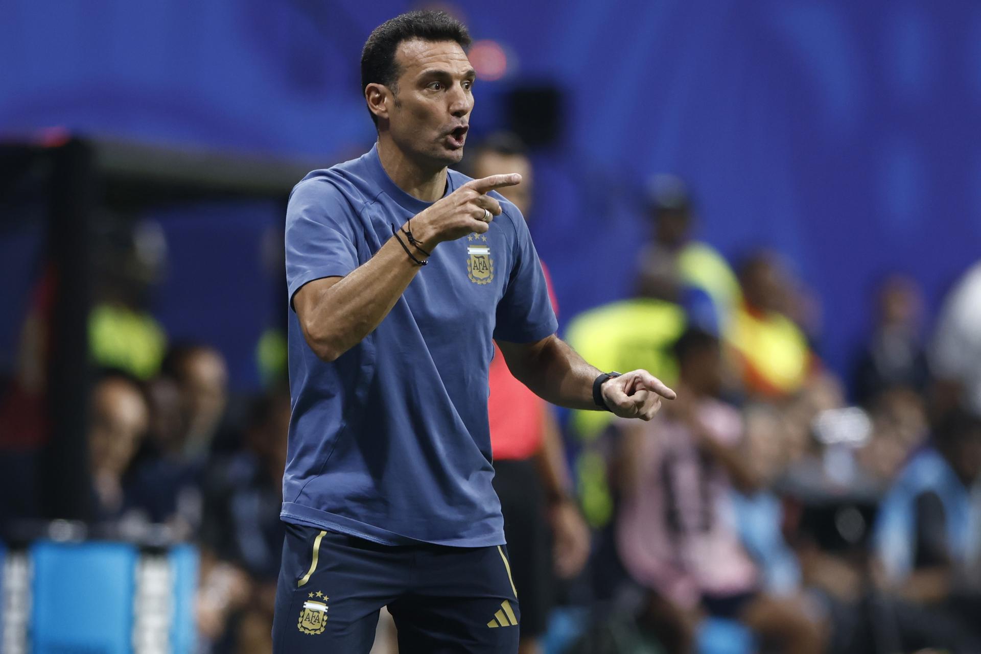 El seleccionador de Argentina, Lionel Scaloni, reacciona durante el partido de semifinales de la Copa Mundial de la FIFA 2026 entre Inglaterra y Argentina, en Atlanta, EE.UU. EFE/EPA/WILL OLIVER
