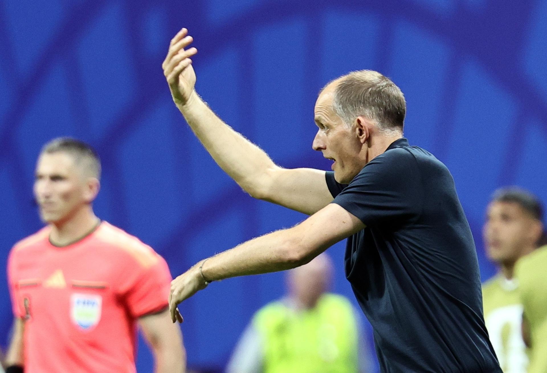 Thomas Tuchel, seleccionador de Inglaterra, da instrucciones en la semifinal del Mundial 2026 ante Argentina en Atlanta. EFE/EPA/RONALD WITTEK
