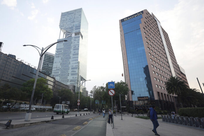 Fotografía que muestra la fachada del Hotel Barceló en Ciudad de México (México). EFE/ Sáshenka Gutiérrez
