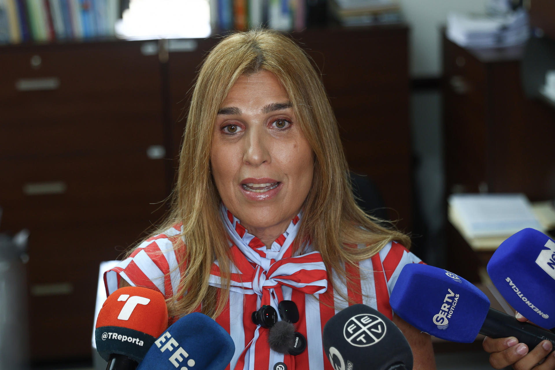 La gerente general de Zona Libre de Colón (ZLC), Luisa Napolitano, habla con periodistas en Ciudad de Panamá (Panamá). EFE/ Carlos Lemos

