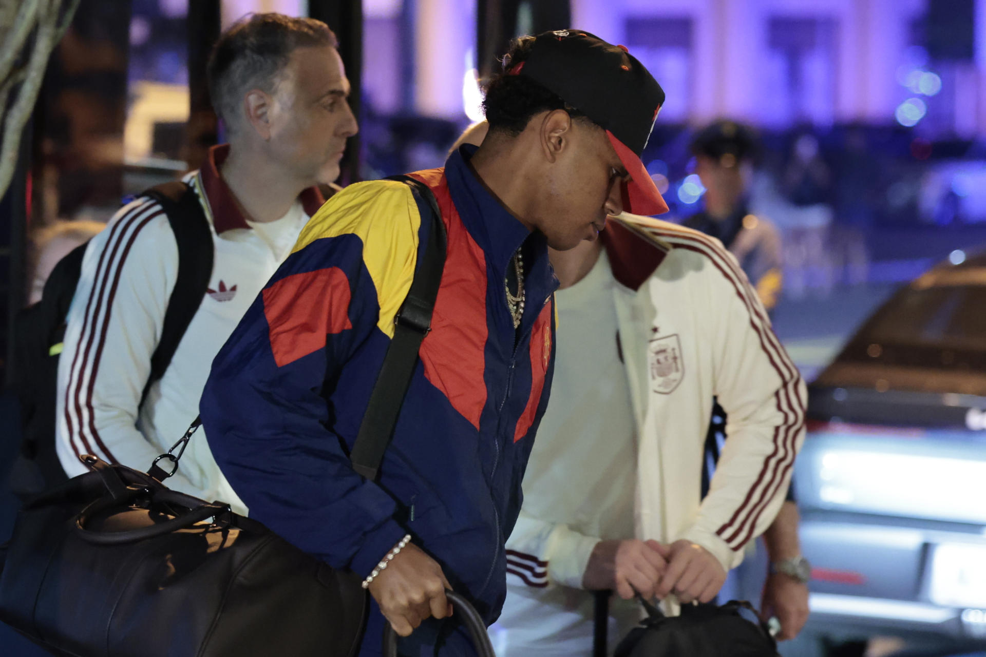Lamine Yamal, de España, llega este miércoles al hotel de concentración en Nueva York (Estados Unidos). EFE/ Lavandeira Jr
