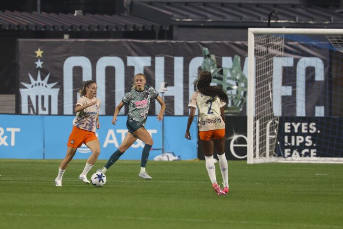 La delantera internacional española Esther González (I) del Gotham FC durante un partido contra el Washington Spirit en el Citi Field el Queens borough de New York, New York, EE.UU.15 July 2026. (Nueva York) EFE/EPA/SARAH YENESEL
