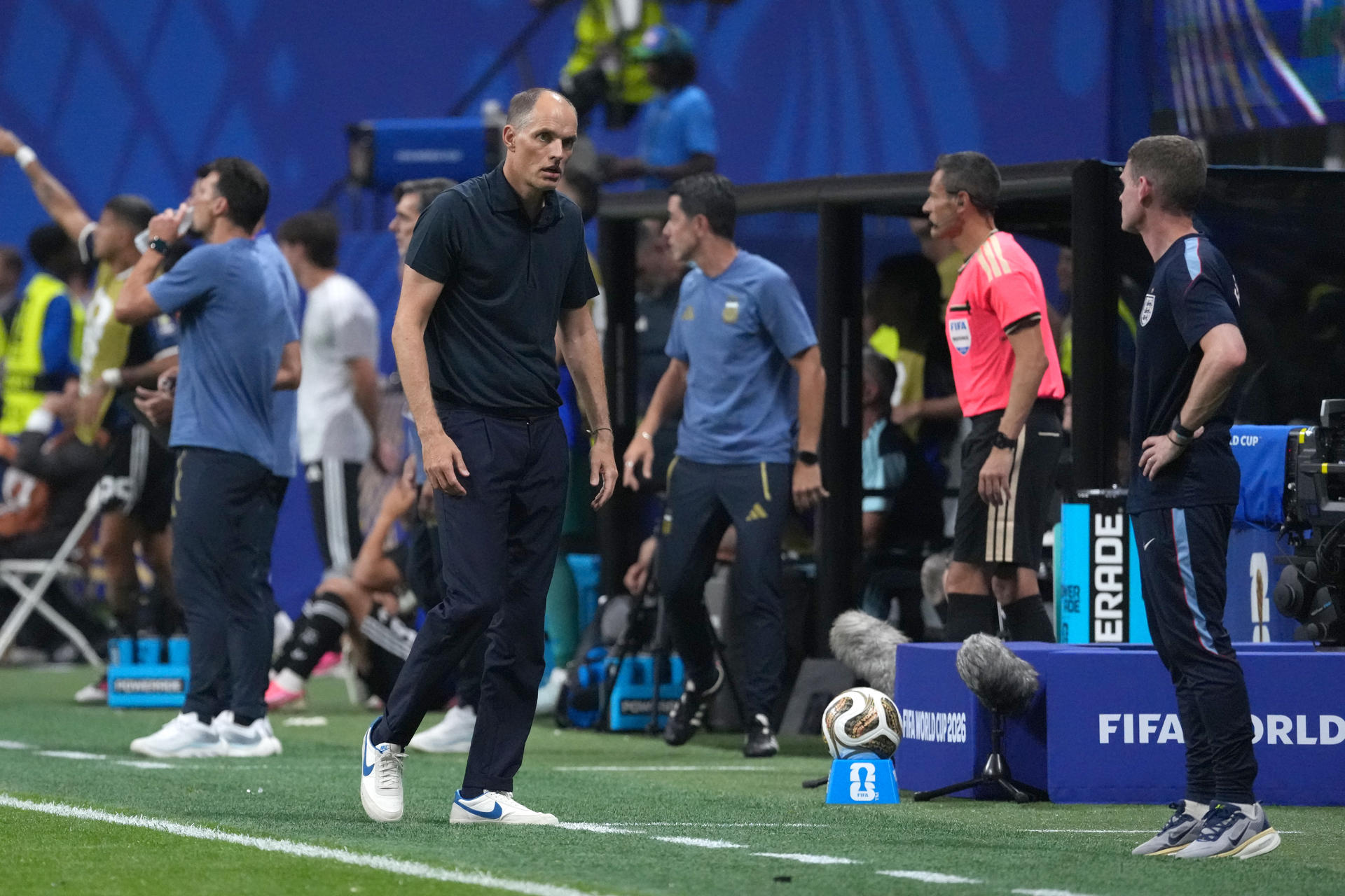 El seleccionador de Inglaterra Thomas Tuchel reacciona este miércoles, en el partido de semifinales del Mundial de la FIFA 2026 entre Inglaterra y Argentina en el estadio Mercedes-Benz en Atlanta (Estados Unidos). EFE/ Octavio Guzmán