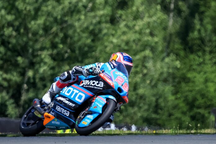 Fotografía del pasado 20 de junio, en la que puede verse al piloto español de Moto3 Máximo Quiles, durante una prueba. EFE/MARTIN DIVISEK
