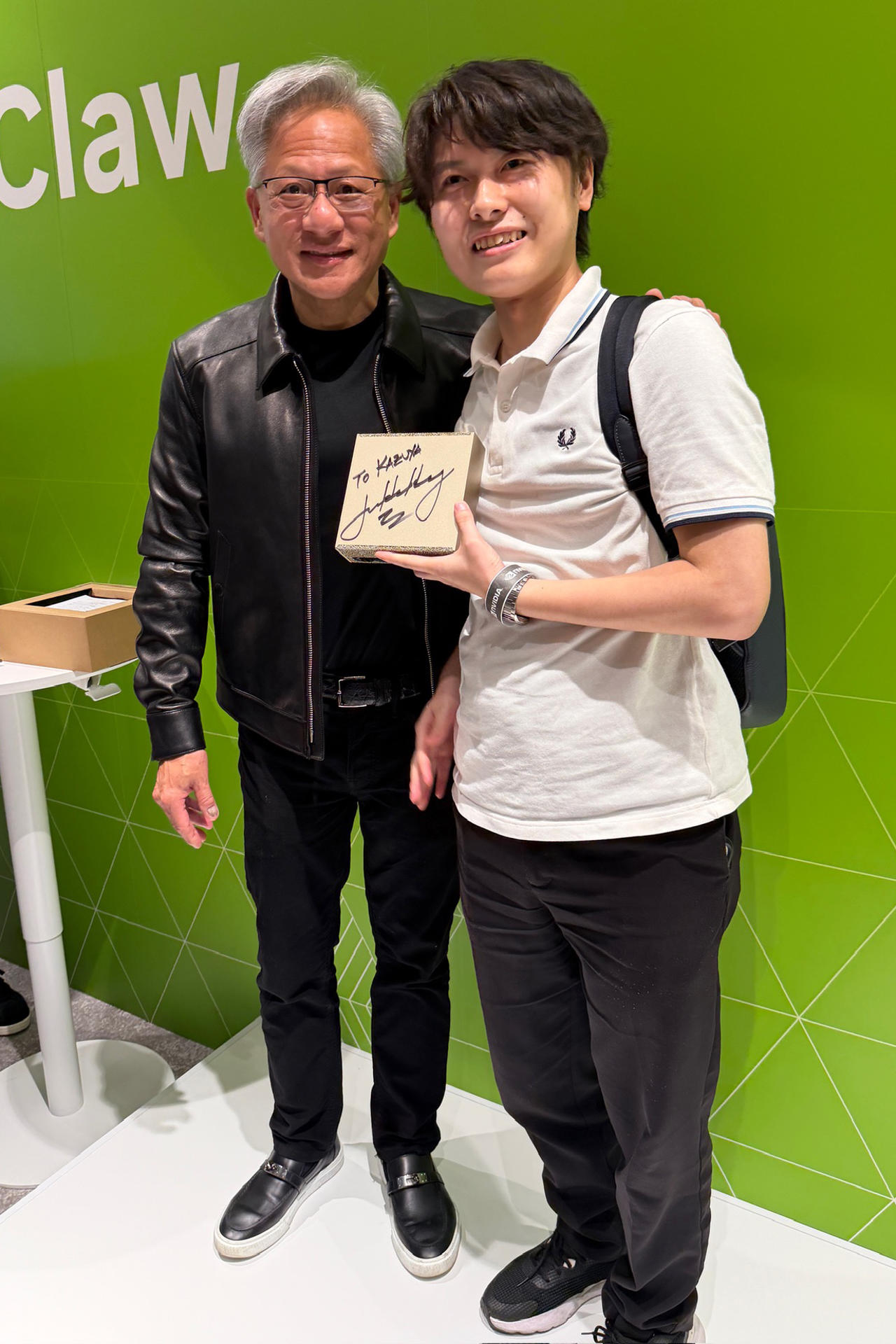 AME9756. TOKIO (JAPÓN), 15/07/2026.- Fotografía cedida por la compañía tecnológica estadounidense Nvidia de su presidente, Jensen Huang (i), durante un evento en el que anunció que habrá colaboraciones de la empresa en robótica e IA física con el Gobierno japonés, este miércoles en Tokio (Japón). EFE/ Nvidia /SOLO USO EDITORIAL/NO VENTAS/ SOLO DISPONIBLE PARA ILUSTRAR LA NOTICIA QUE ACOMPAÑA (CRÉDITO OBLIGATORIO)