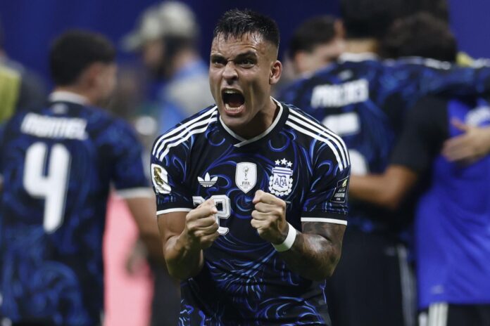 Lautaro Martínez, de Argentina, celebra su gol, el del triunfo por 2-1 ante Inglaterra en semifinales del Mundial 2026. EFE/EPA/WILL OLIVER
