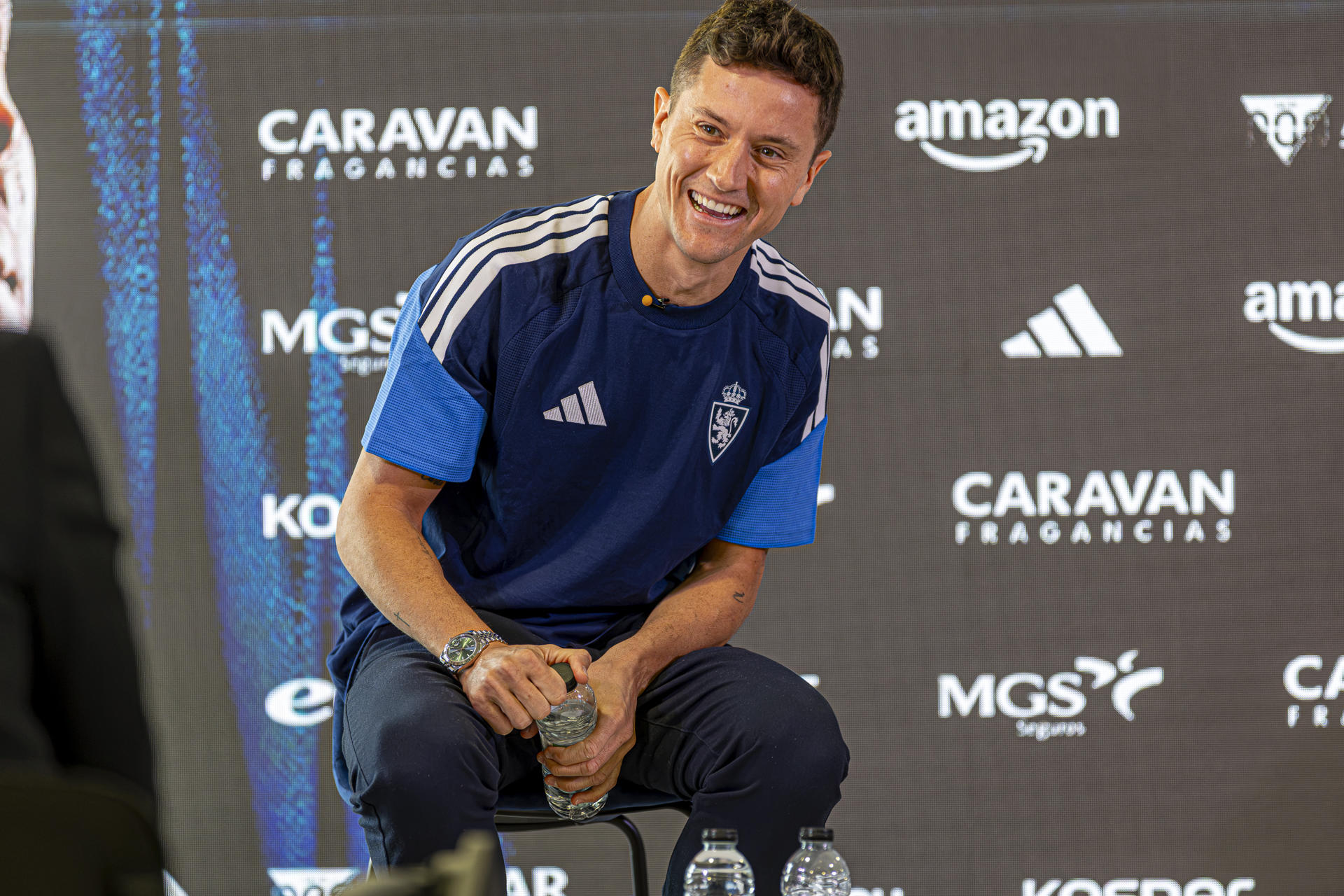 El futbolista Ander Herrera durante su presentación como nuevo jugador del Real Zaragoza, este jueves. EFE/ Javier Belver