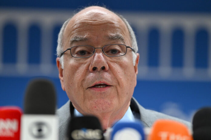 El ministro de Relaciones Exteriores de Brasil, Mauro Vieira, habla durante un comunicado de prensa sobre el anuncio de imposición de aranceles estadounidenses a productos brasileños. EFE/Andre Borges
